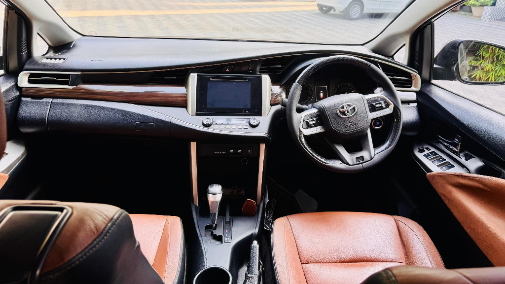 Used Cars in Trivandrum, Kerala - TOYOTA INNOVA CRYSTA 2.8 Z AT