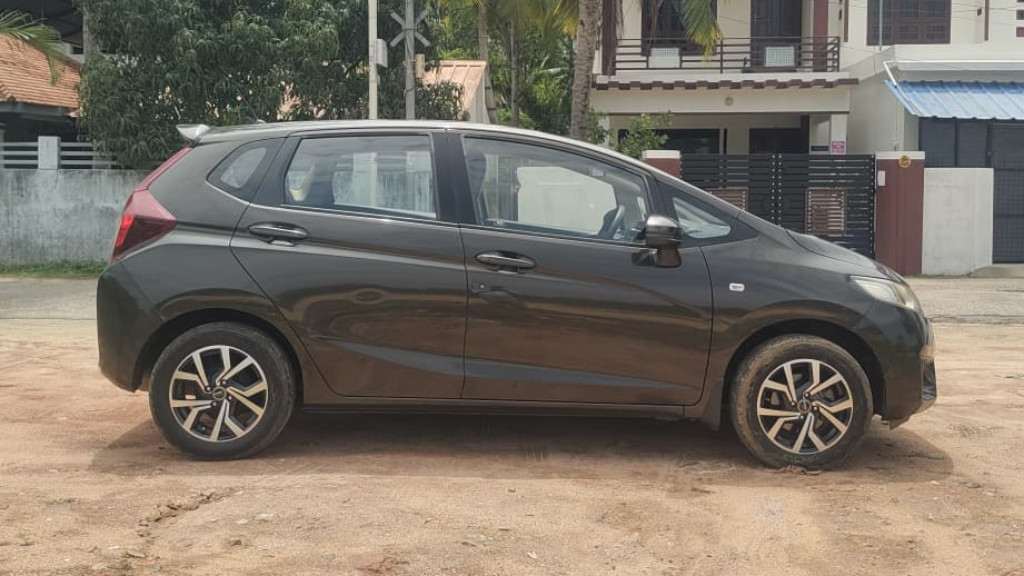 Used Cars in Trivandrum, Kerala - HONDA JAZZ 1.2 SV MT (IVTEC)