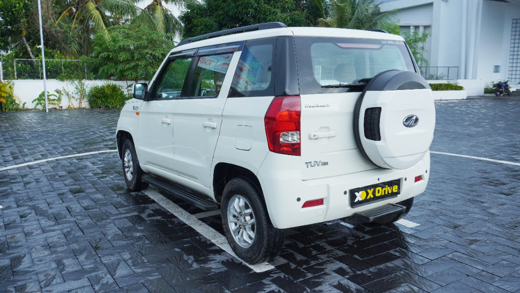 Used Cars in Trivandrum, Kerala - MAHINDRA TUV300 T8 mhawk 100 WHITE