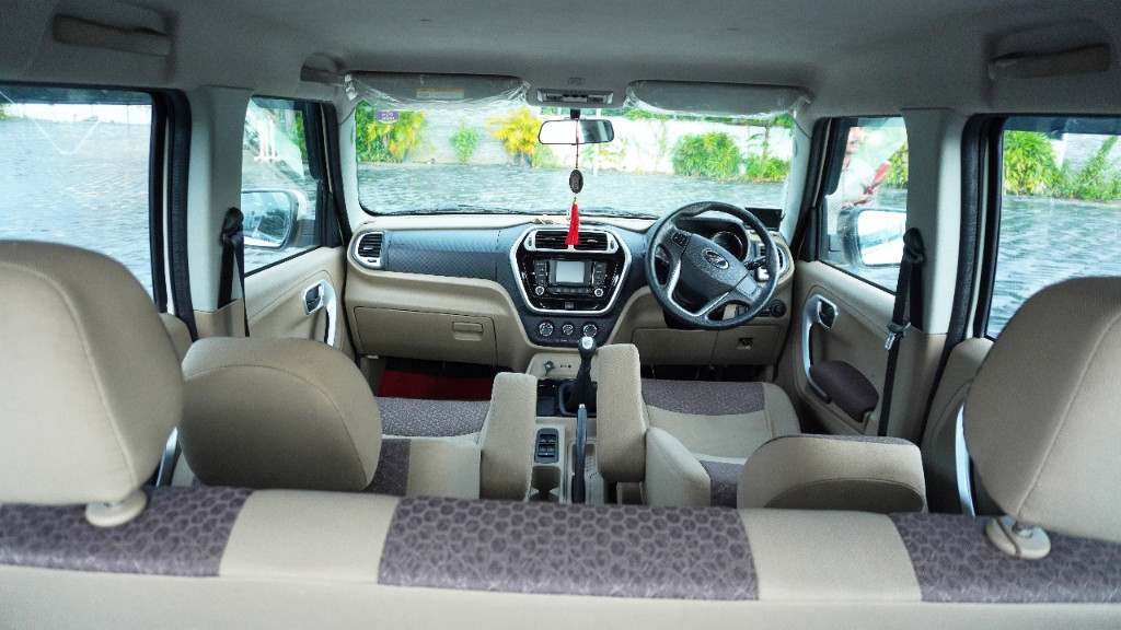 Used Cars in Trivandrum, Kerala - MAHINDRA TUV300 T8 mhawk 100 WHITE