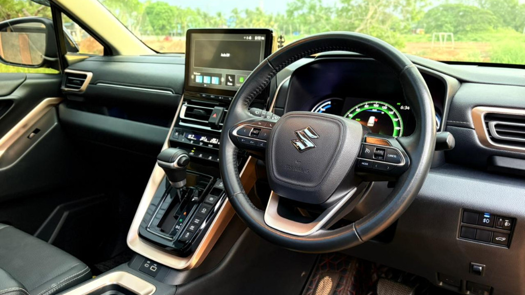 Used Cars in Trivandrum, Kerala - MARUTI SUZUKI INVICTO STRONG HYBRID ALPHA +7S