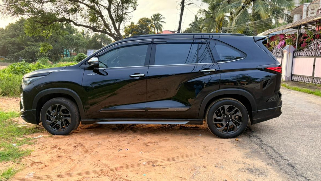 Used Cars in Trivandrum, Kerala - MARUTI SUZUKI INVICTO STRONG HYBRID ALPHA +7S