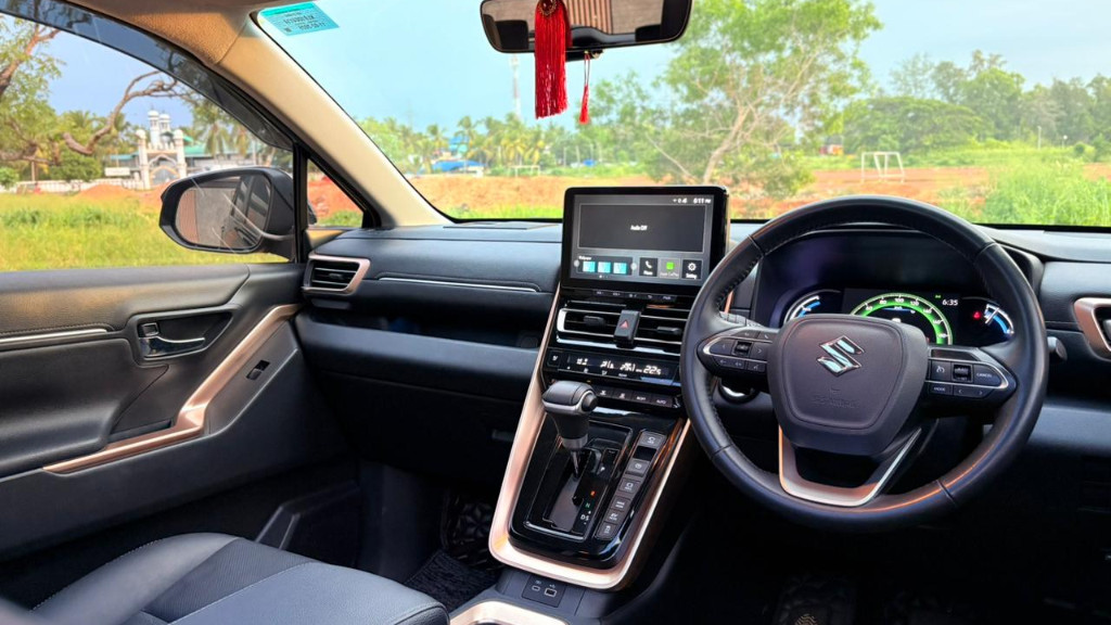 Used Cars in Trivandrum, Kerala - MARUTI SUZUKI INVICTO STRONG HYBRID ALPHA +7S