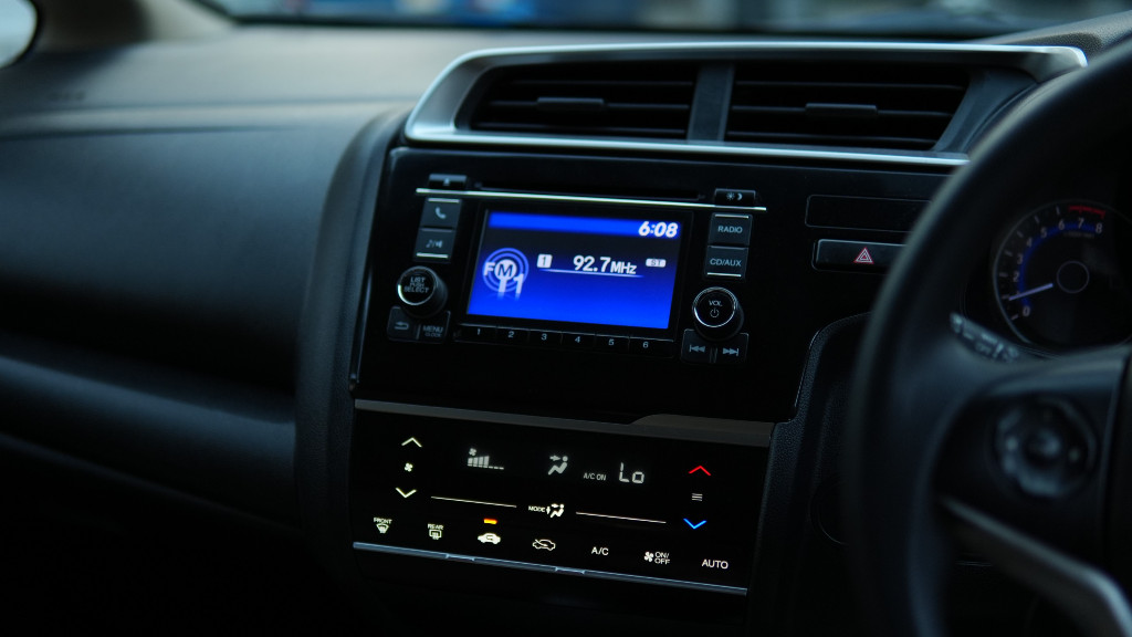 Used Cars in Trivandrum, Kerala - HONDA JAZZ 1.2 VMT (IVTEC)