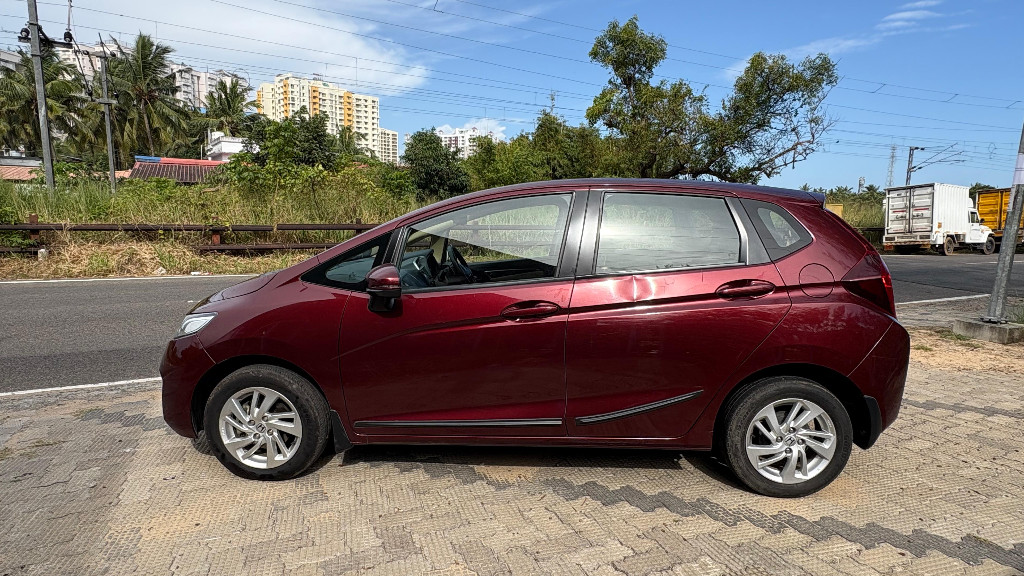 Used Cars in Trivandrum, Kerala - HONDA JAZZ 1.2 V CVT IVTEC