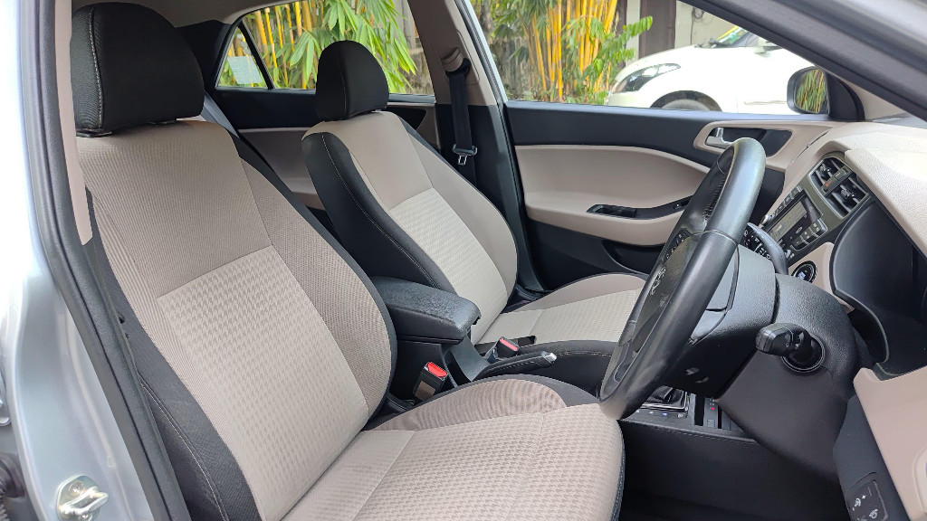 Used Cars in Trivandrum, Kerala - Hyundai i20 1.2 Asta (O) cVT