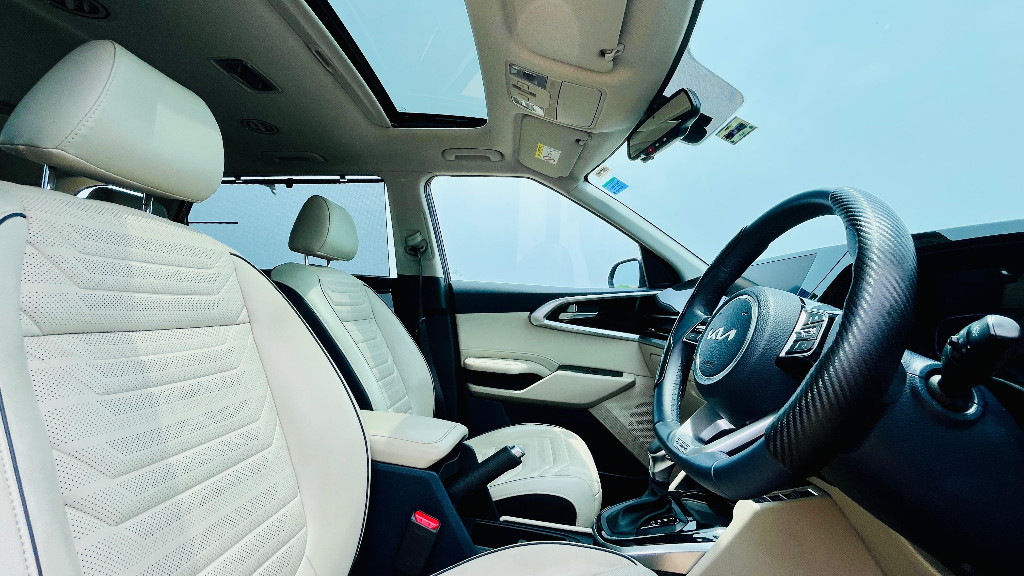 Used Cars in Trivandrum, Kerala - Kia Carens Luxury Plus 1.5 Diesel AT 7 STR