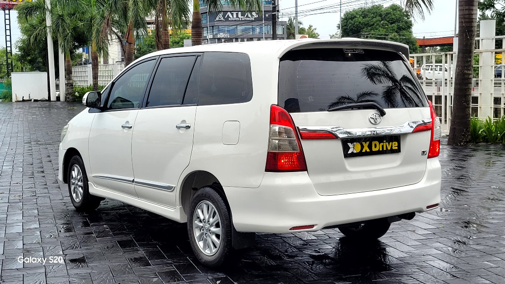 Used Cars in Trivandrum, Kerala - Toyota Innova 2.5 VX(E3) 7S