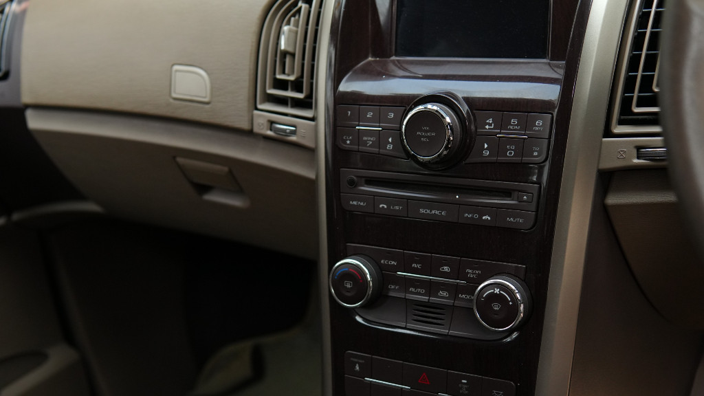 Used Cars in Trivandrum, Kerala - MAHINDRA XUV 500 W6 HAWK AIRBAG 7STR